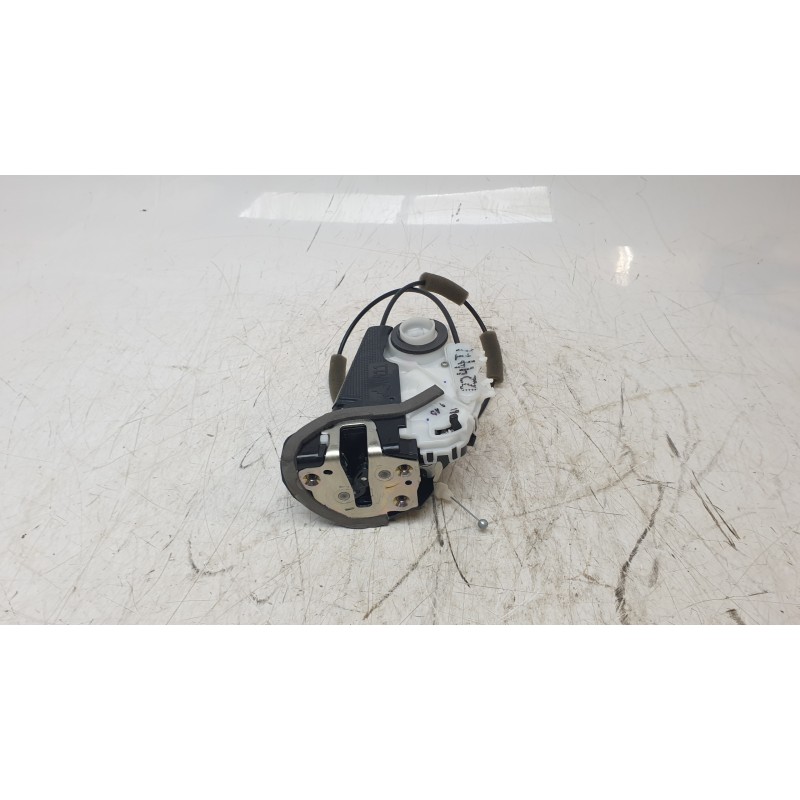 Recambio de cerradura puerta trasera izquierda para toyota yaris (_p21_, _pa1_, _ph1_) 1.5 (mxpa11) referencia OEM IAM 69060k003