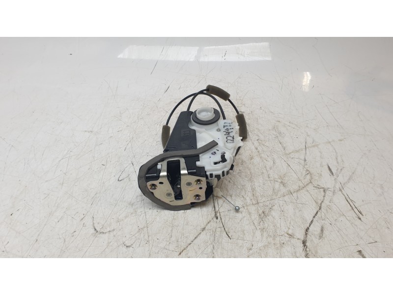 Recambio de cerradura puerta trasera izquierda para toyota yaris (_p21_, _pa1_, _ph1_) 1.5 (mxpa11) referencia OEM IAM 69060k003