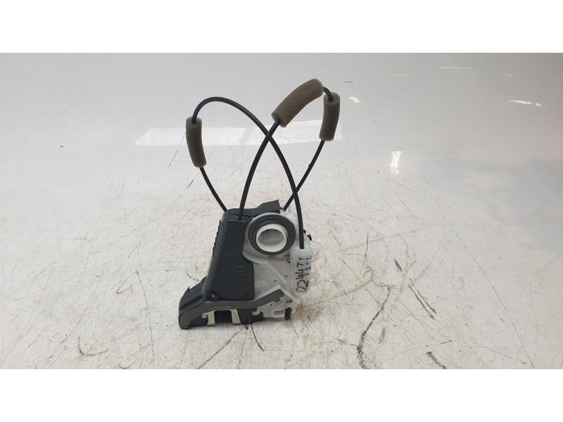 Recambio de cerradura puerta trasera izquierda para toyota yaris (_p21_, _pa1_, _ph1_) 1.5 (mxpa11) referencia OEM IAM 69060k003