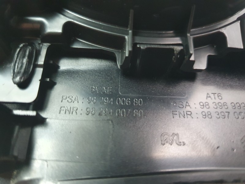 Recambio de moldura para peugeot 208 ii (ub_, up_, uw_, uj_) 1.2 puretech 100 referencia OEM IAM 9829400680  