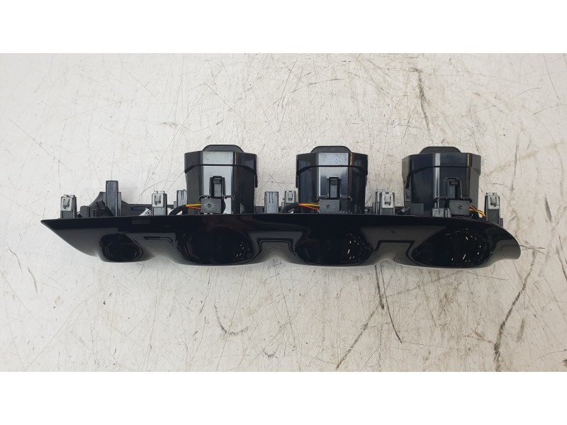 Recambio de aireador central para mercedes-benz cla-klasse (bm 118) cla 180 (118.384) referencia OEM IAM 1776809800  