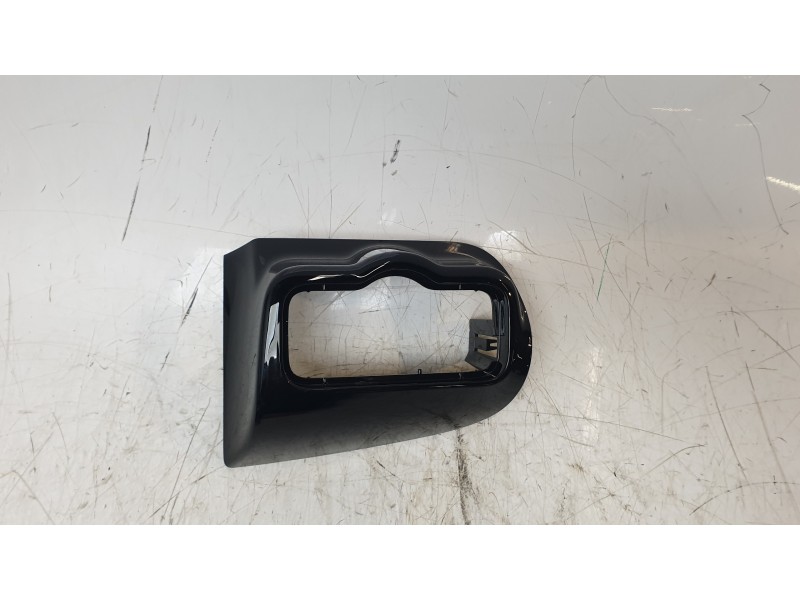 Recambio de moldura para mercedes-benz cla-klasse (bm 118) cla 180 (118.384) referencia OEM IAM A1776809700  