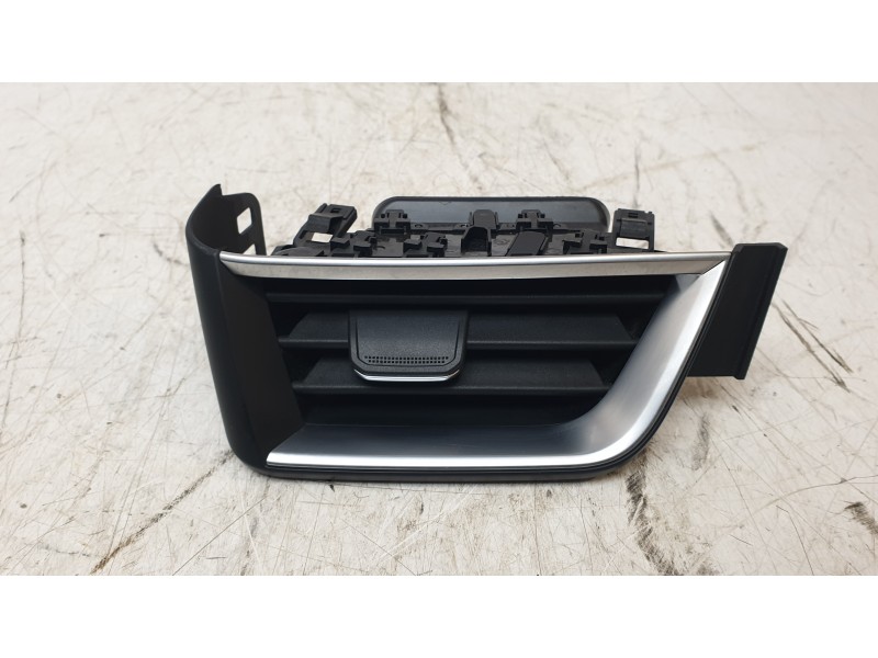 Recambio de aireador izquierdo para renault clio v intens referencia OEM IAM 687617532R  