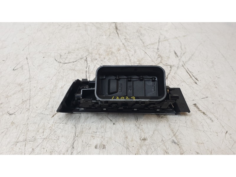 Recambio de aireador izquierdo para renault clio v intens referencia OEM IAM 687617532R  