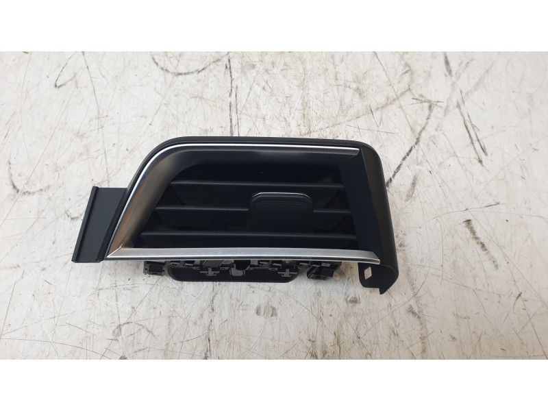 Recambio de aireador izquierdo para renault clio v intens referencia OEM IAM 687617532R  