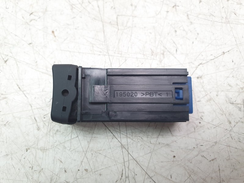 Recambio de intercooler para toyota corolla station wagon (_e21_) 2.0 hybrid (mzeh12) referencia OEM IAM 195020  