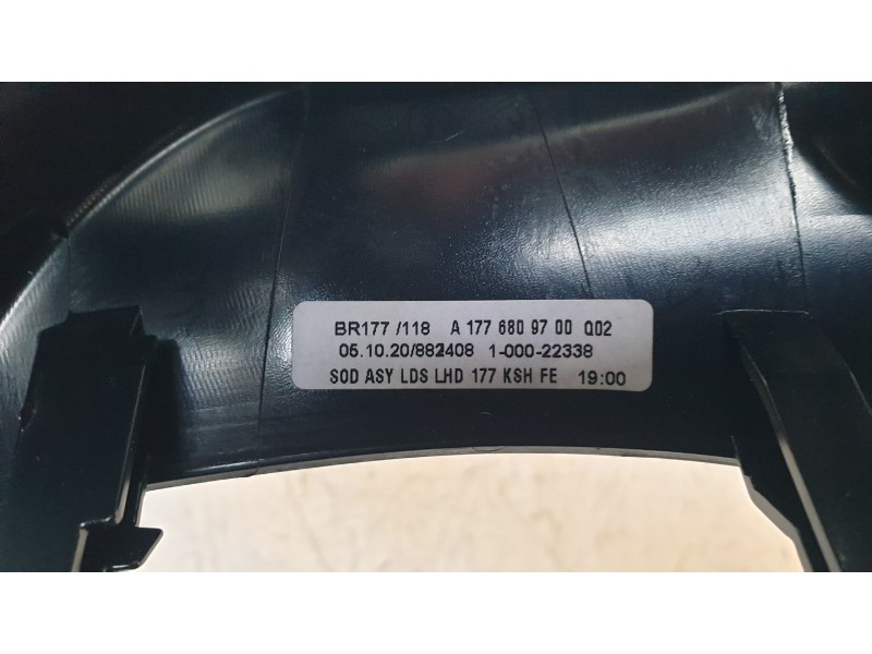 Recambio de moldura para mercedes-benz cla-klasse (bm 118) cla 250 e (118.385) referencia OEM IAM A1776809700  