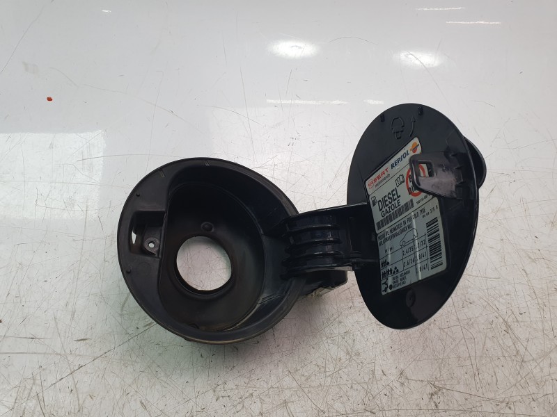 Recambio de tapa exterior combustible para seat leon (1p1) 2.0 tdi 16v referencia OEM IAM 1P0809905B  
