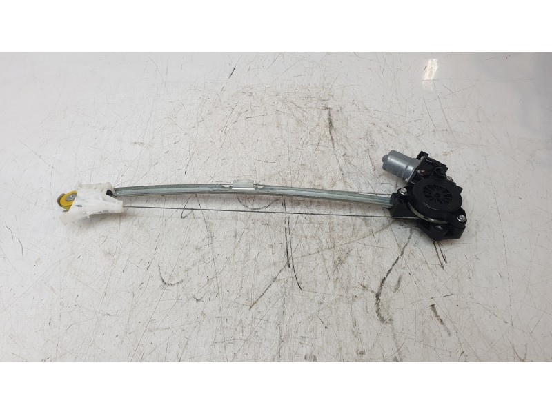 Recambio de elevalunas trasero derecho para mazda 3 sedán (bp) evolution referencia OEM IAM BCJH72590A  