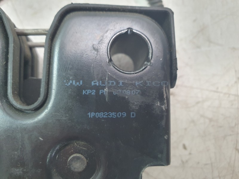 Recambio de cerradura capo para seat leon (1p1) 2.0 tdi 16v referencia OEM IAM 1P0823509D  
