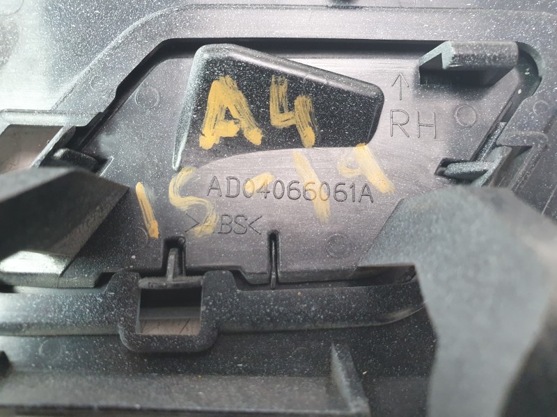 Recambio de molduras delanteras para audi a4 b9 (8w2, 8wc) 1.4 tfsi referencia OEM IAM AD04066061A  