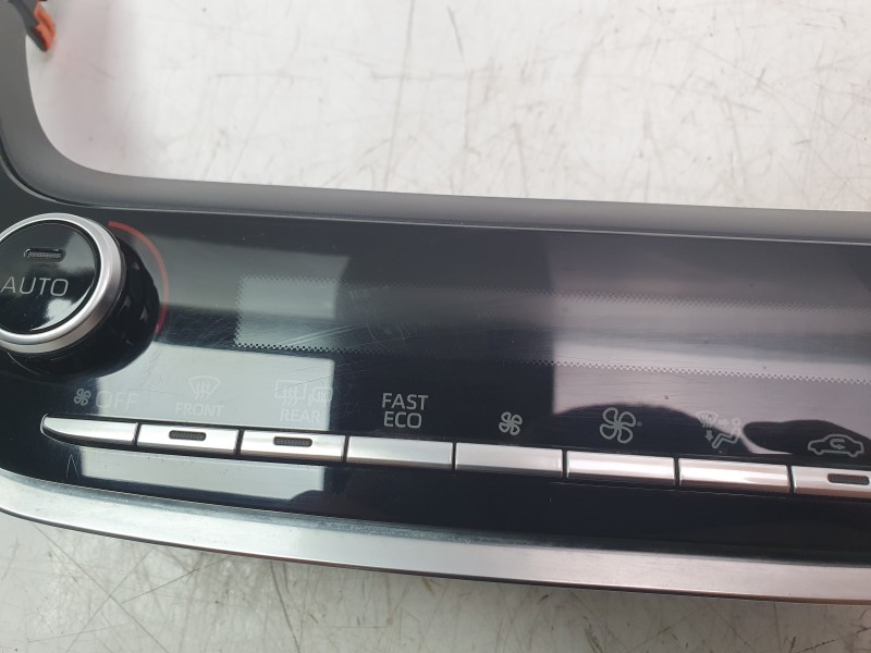 Recambio de mando climatizador para toyota corolla station wagon (_e21_) 2.0 hybrid (mzeh12) referencia OEM IAM 5590002F30  