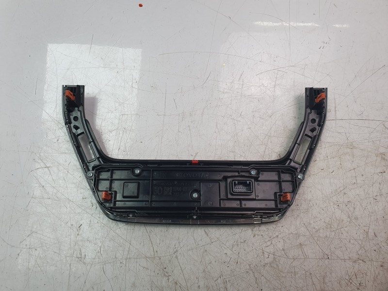 Recambio de mando climatizador para toyota corolla station wagon (_e21_) 2.0 hybrid (mzeh12) referencia OEM IAM 5590002F30  