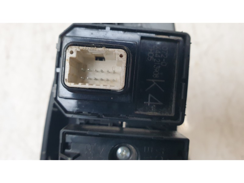 Recambio de mando elevalunas delantero izquierdo para toyota yaris cross hybrid 2wd active tech referencia OEM IAM 8404002550  