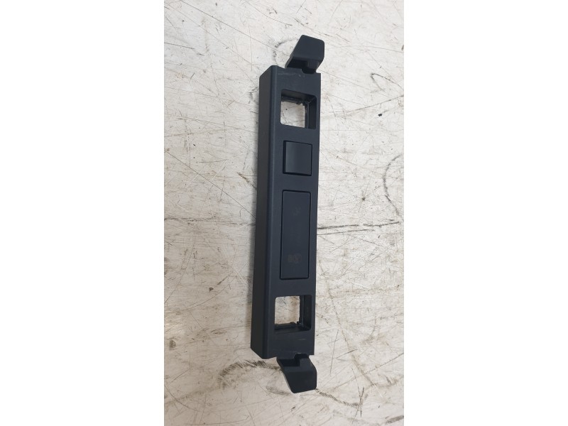 Recambio de interruptor para toyota yaris cross hybrid 2wd active tech referencia OEM IAM 554070D060  