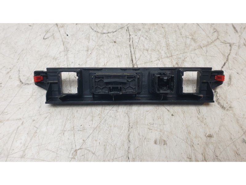 Recambio de interruptor para toyota yaris cross hybrid 2wd active tech referencia OEM IAM 554070D060  