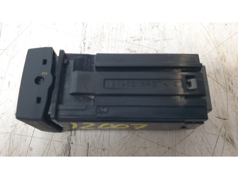 Recambio de interruptor para toyota yaris cross hybrid 2wd active tech referencia OEM IAM 191962  