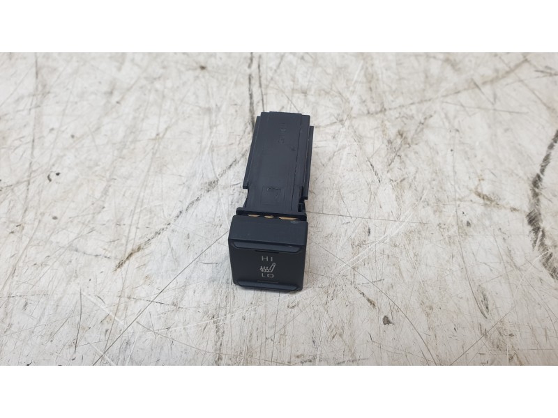 Recambio de interruptor para toyota yaris cross hybrid 2wd active tech referencia OEM IAM 191962  