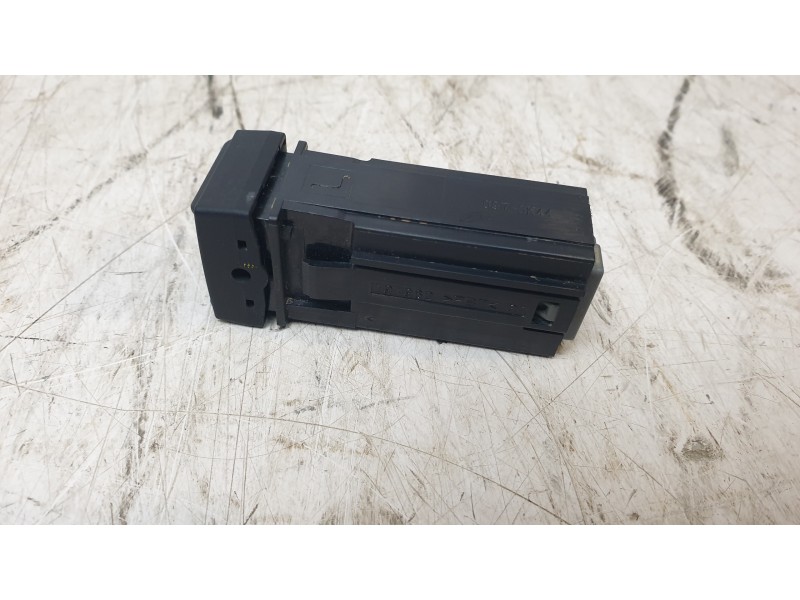 Recambio de interruptor para toyota yaris cross hybrid 2wd active tech referencia OEM IAM 191962  