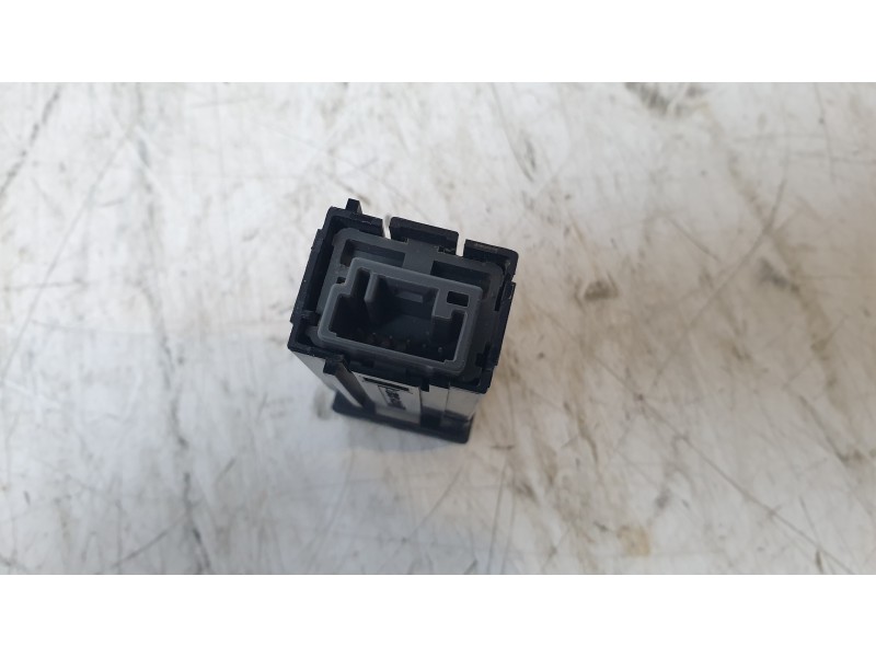 Recambio de interruptor para toyota yaris cross hybrid 2wd active tech referencia OEM IAM 191962  