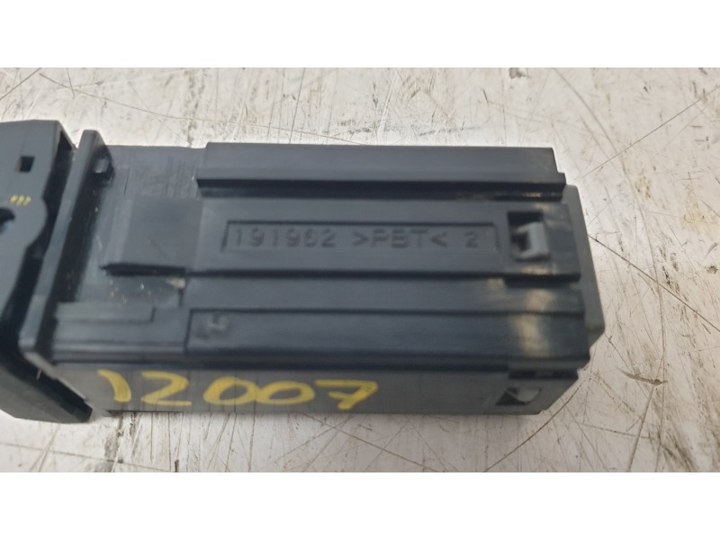 Recambio de interruptor para toyota yaris cross hybrid 2wd active tech referencia OEM IAM 191962  