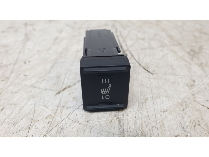 Recambio de interruptor para toyota yaris cross hybrid 2wd active tech referencia OEM IAM 195020  