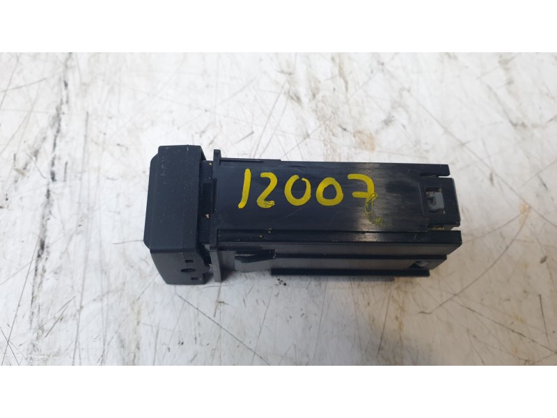 Recambio de interruptor para toyota yaris cross hybrid 2wd active tech referencia OEM IAM 195020  
