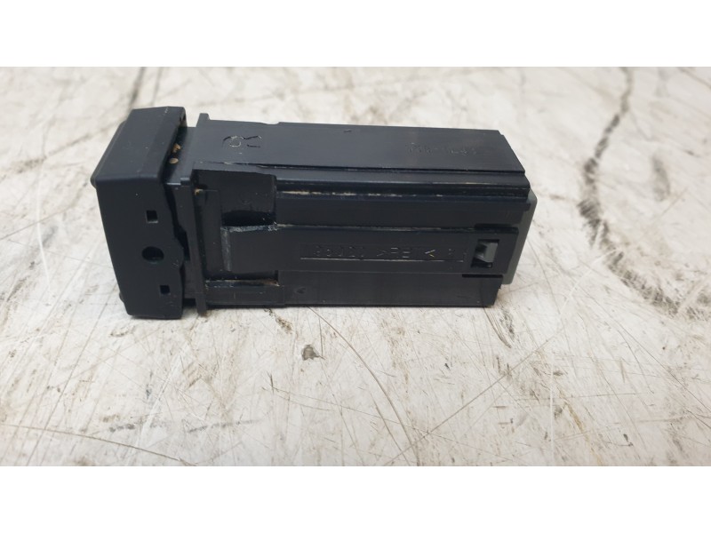 Recambio de interruptor para toyota yaris cross hybrid 2wd active tech referencia OEM IAM 195020  