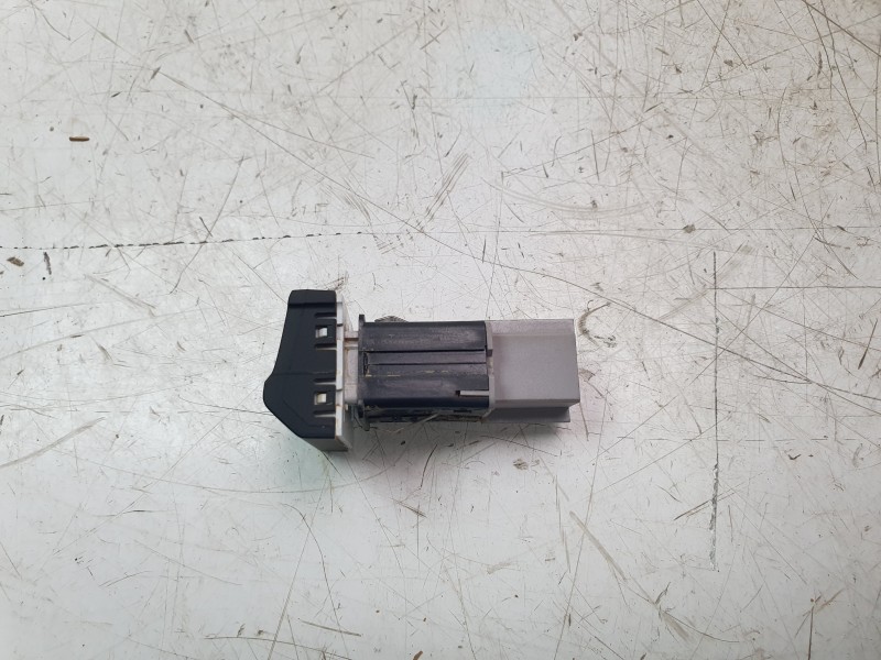 Recambio de interruptor para volkswagen amarok referencia OEM IAM 2H6905217A  