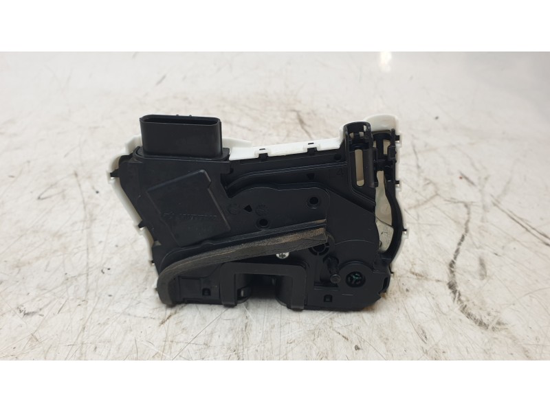 Recambio de cerradura puerta trasera izquierda para mg zs suv (azs1) 1.5 vti referencia OEM IAM 10845782  