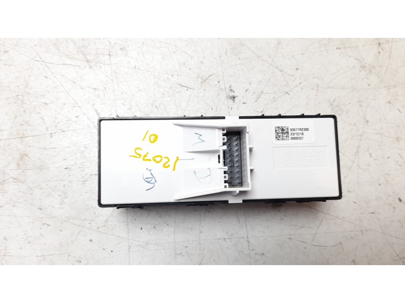 Recambio de mando elevalunas delantero izquierdo para kia sportage v (nq5) 1.6 t-gdi referencia OEM IAM 93571R2300  