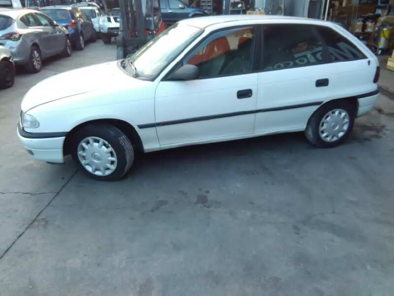 opel astra f berlina del año 1995