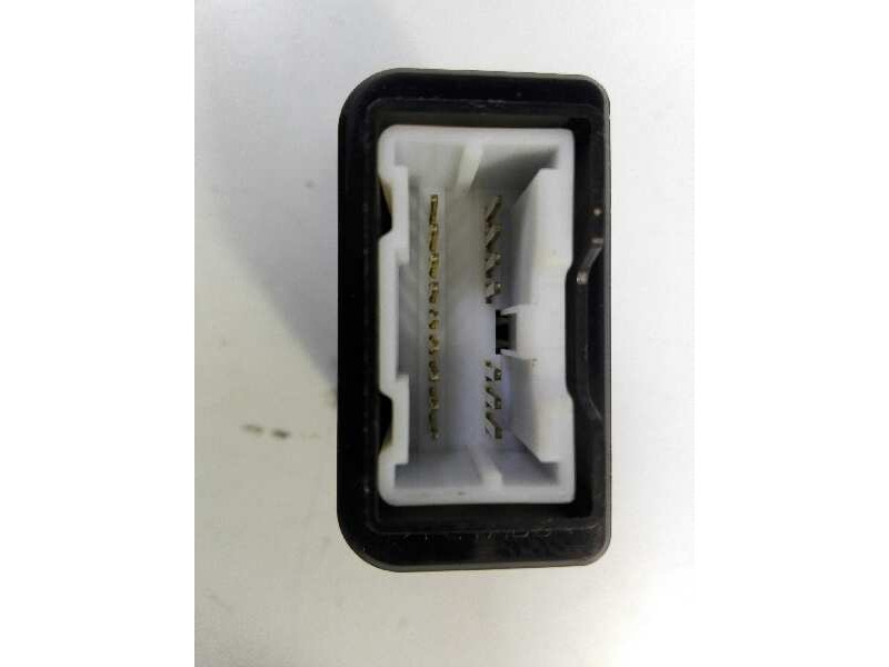 Recambio de interruptor para kia cee´d drive referencia OEM IAM 96120-A2000  
