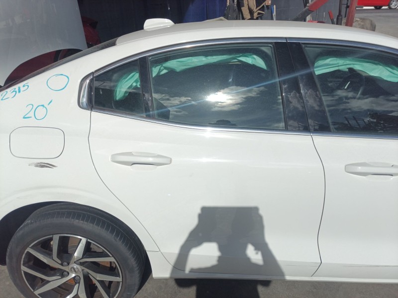 Recambio de puerta trasera derecha para volvo s60 iii (224) t5 referencia OEM IAM   