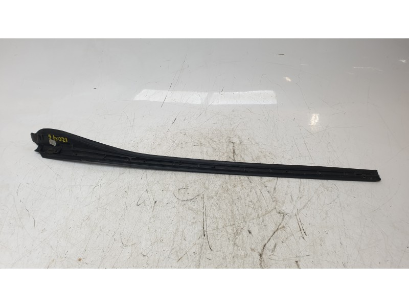 Recambio de moldura para mercedes-benz clase gla (w156) gla 220 cdi 4m / d 4m (156.905) referencia OEM IAM A1566901800  