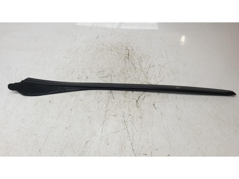 Recambio de moldura para mercedes-benz clase gla (w156) gla 220 cdi 4m / d 4m (156.905) referencia OEM IAM A1566901800  