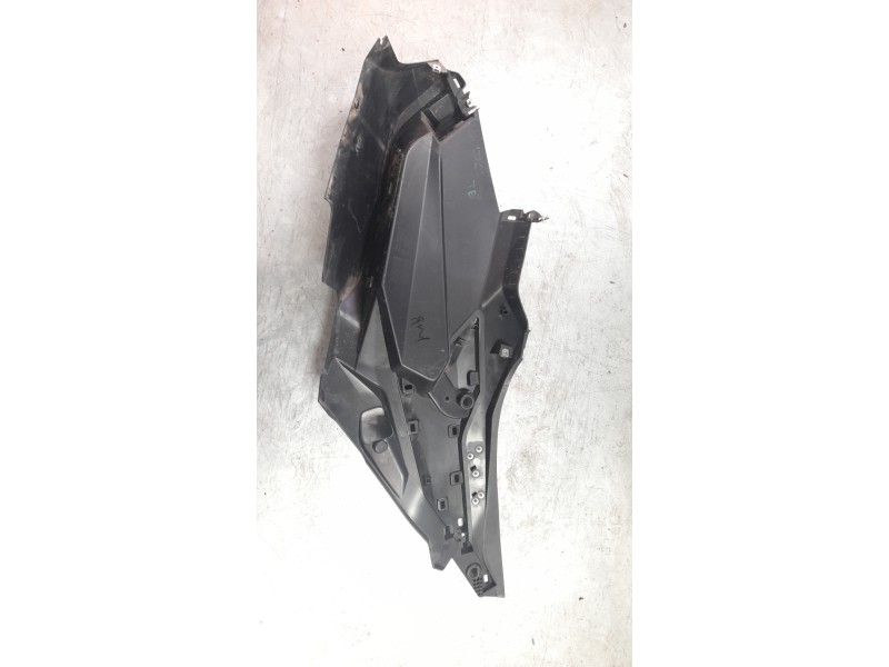 Recambio de moldura para bmw c c 400 x referencia OEM IAM 46638558576  