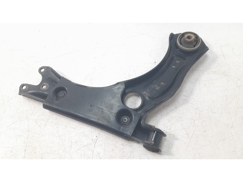 Recambio de brazo suspension inferior delantero izquierdo para seat arona (kj7, kjp) 1.6 tdi referencia OEM IAM 2Q0407151E  ZWDV