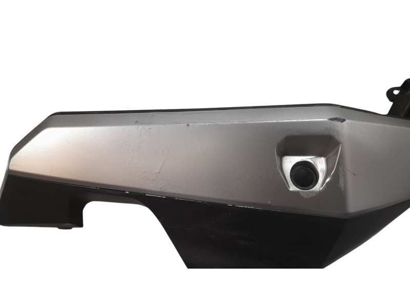 Recambio de moldura para honda x-adv referencia OEM IAM 64420MKHD000  