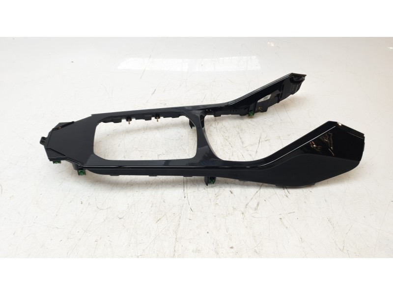 Recambio de moldura para bmw 1 (f40) 118 d referencia OEM IAM 165A563E  