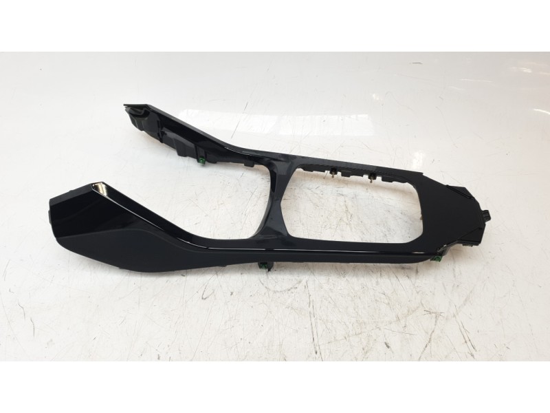 Recambio de moldura para bmw 1 (f40) 118 d referencia OEM IAM 165A563E  