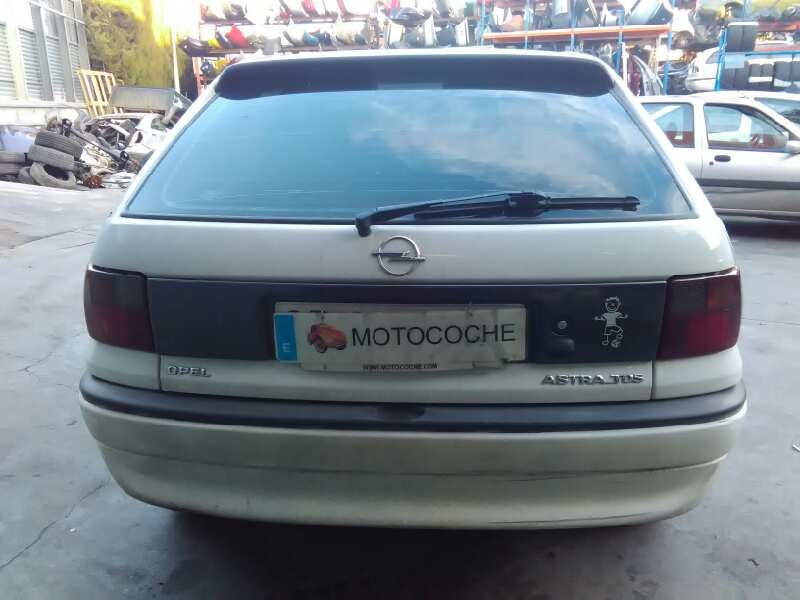 opel astra f berlina del año 1995