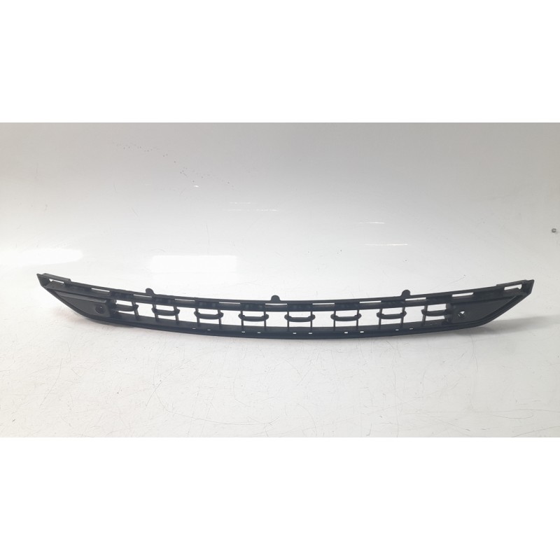 Recambio de rejilla paragolpes central para maserati levante suv (m161) 3.0 d q4 referencia OEM IAM 670040749  