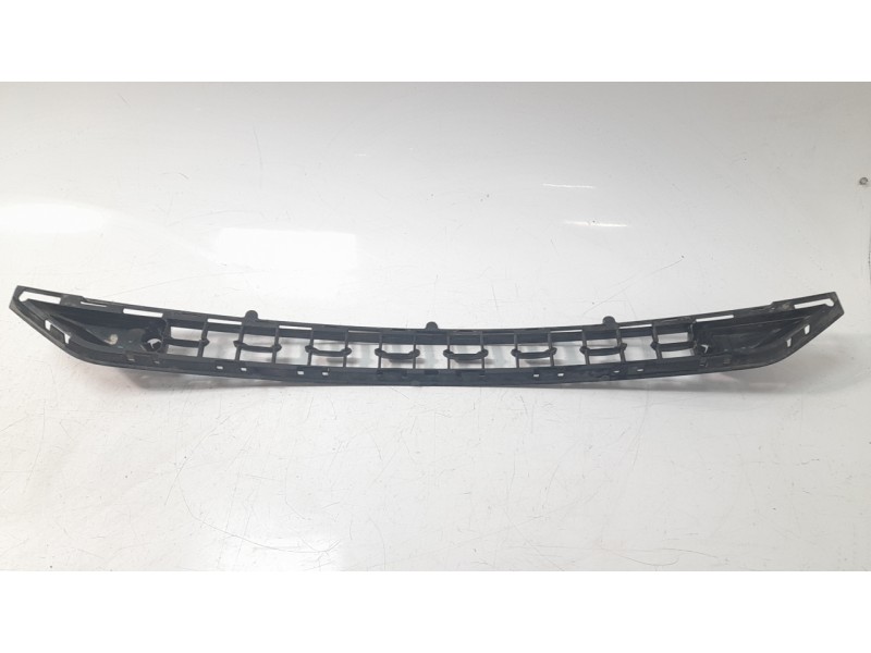 Recambio de rejilla paragolpes central para maserati levante suv (m161) 3.0 d q4 referencia OEM IAM 670040749  
