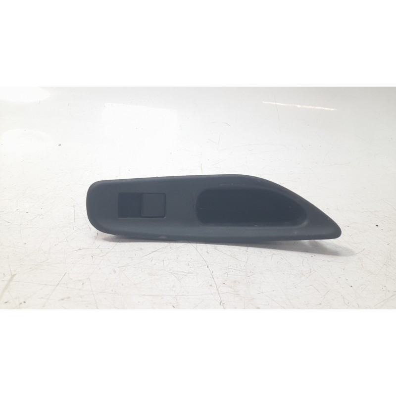 Recambio de mando elevalunas trasero izquierdo para toyota yaris (_p21_, _pa1_, _ph1_) 1.5 (mxpa11) referencia OEM IAM 848100226