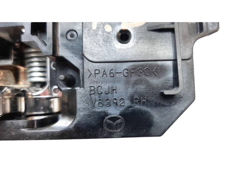 Recambio de maneta interior trasera derecha para mazda 3 sedán (bp) evolution referencia OEM IAM BCJHV8392  