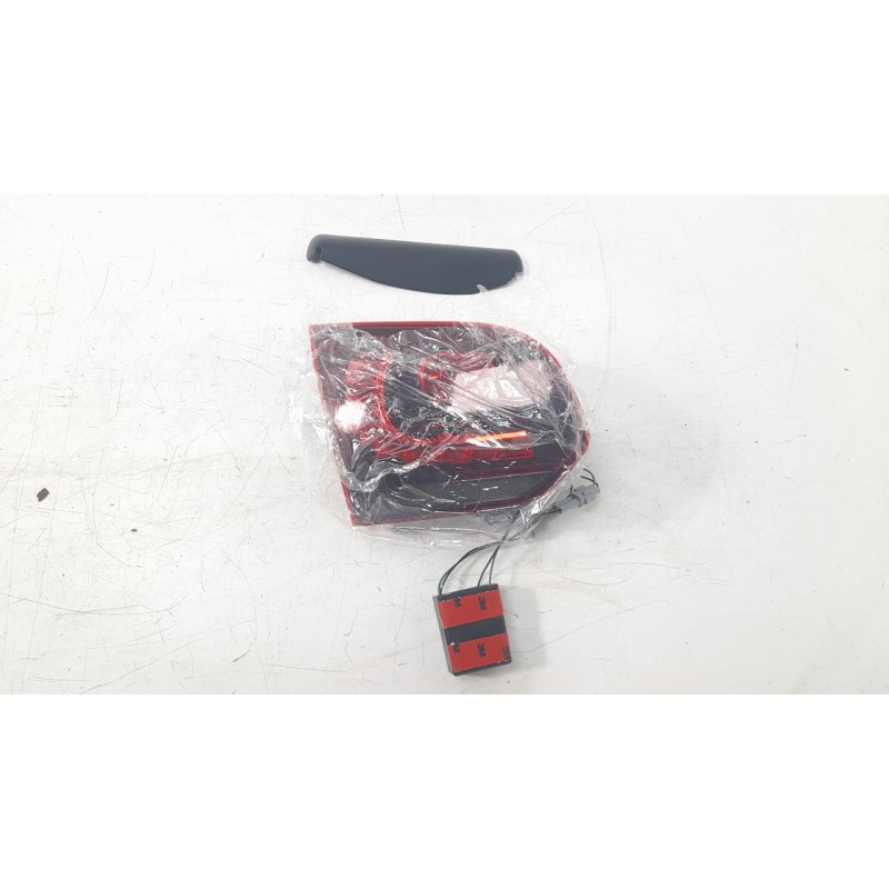 Recambio de piloto trasero izquierdo interior para volkswagen golf vi (5k1) 2.0 gti referencia OEM IAM 02001341025026  