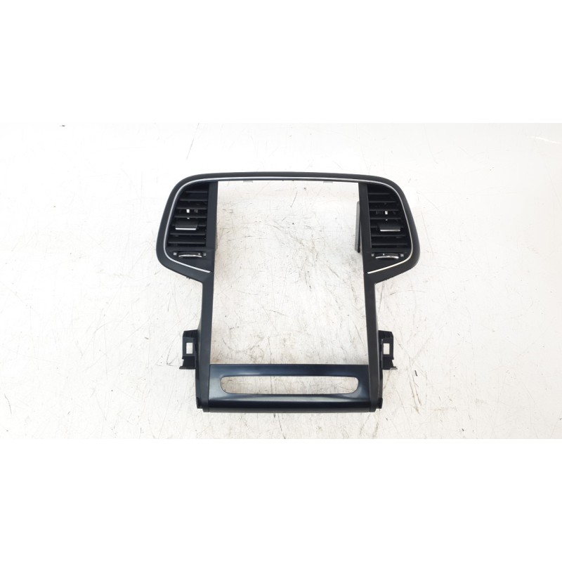 Recambio de aireador central para renault megane iv hatchback (b9a/m/n_) 1.5 dci 110 (b9a3) referencia OEM IAM 687515655R 687501