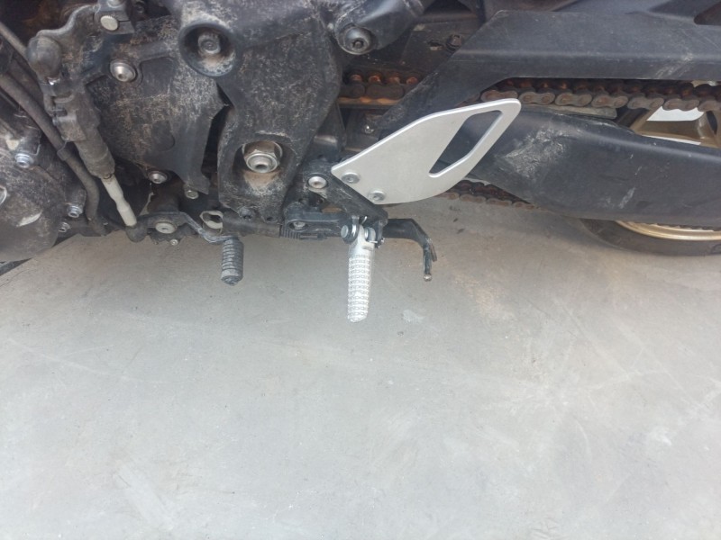 Recambio de estribo lateral para yamaha xsr 900 referencia OEM IAM   