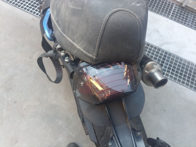 Recambio de piloto trasero central para yamaha xsr 900 referencia OEM IAM   